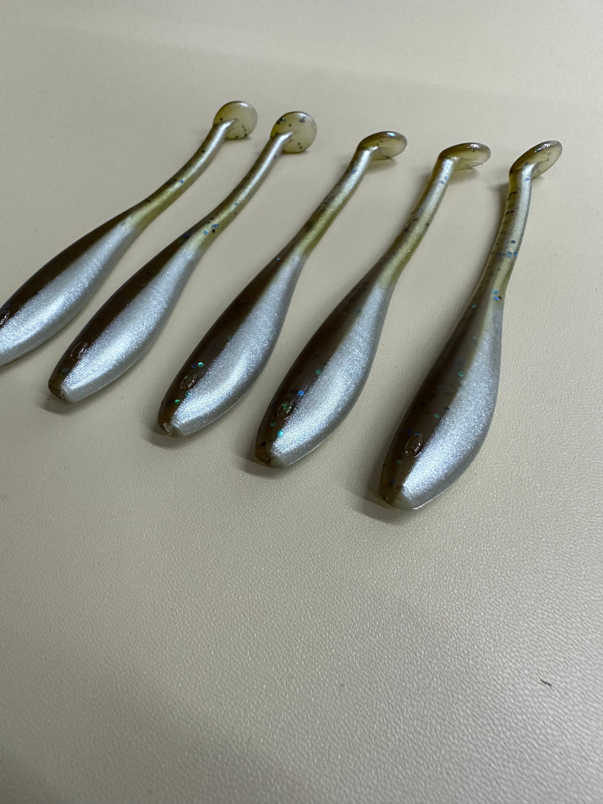 Mudminnow Flash – 4.5” Dirty Shad Paddle Tail Soft Plastic       (8-Pack)